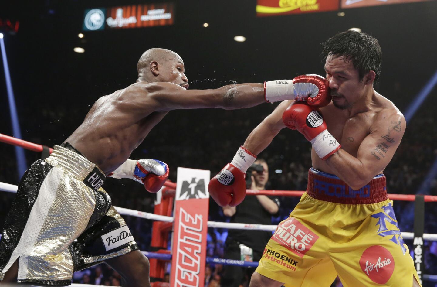 Floyd Mayweather lands a right against Manny Pacquiao