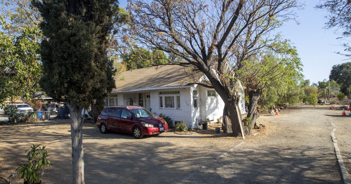 Preservationists oppose San Fernando Valley charter school plan Preservationists oppose San Fernando Valley charter school plan