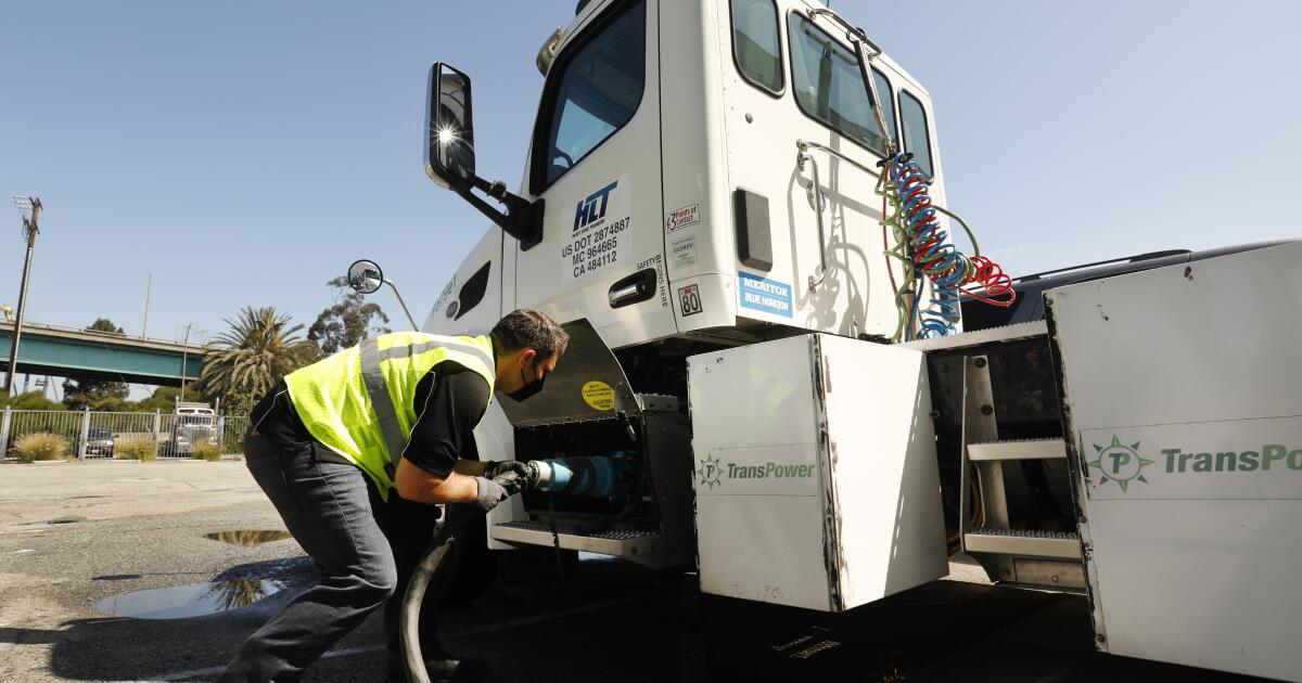 What will shift to zero-emission trucks cost? $1 trillion for charging alone, study says What will shift to zero-emission trucks cost? $1 trillion for charging alone, study says