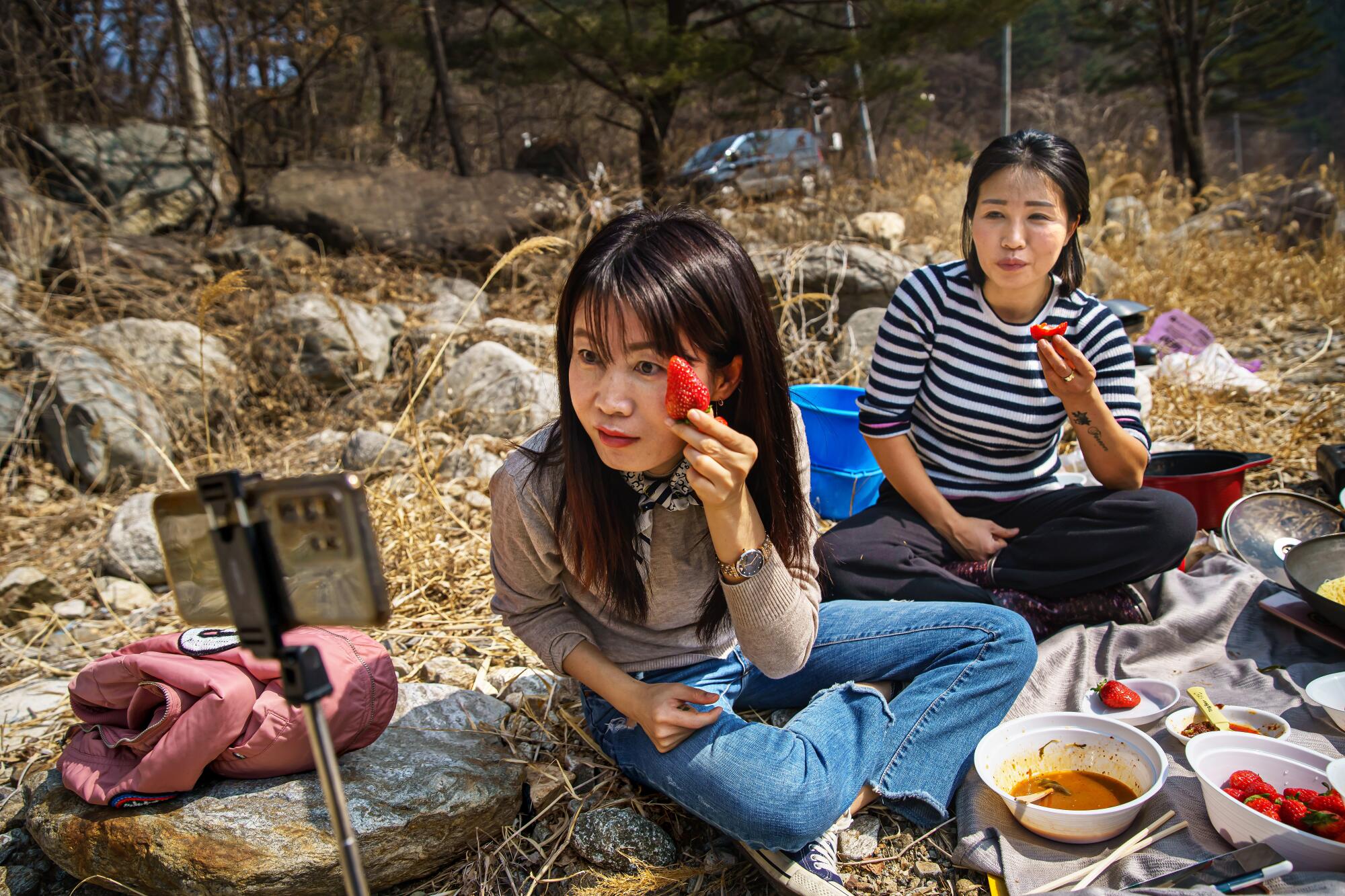 Sim Ha Yoon, left, and Seok Hyeon Ju document their afternoon together preparing food and picnicking.