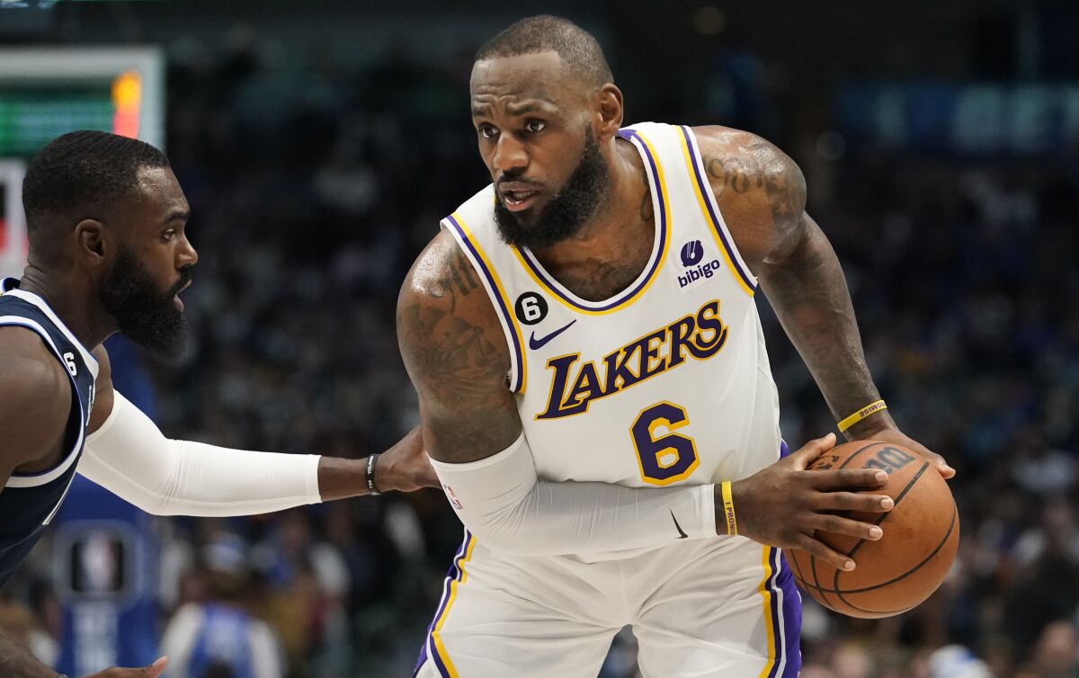 LeBron James has tendon injury in foot, Lakers say - Los Angeles Times