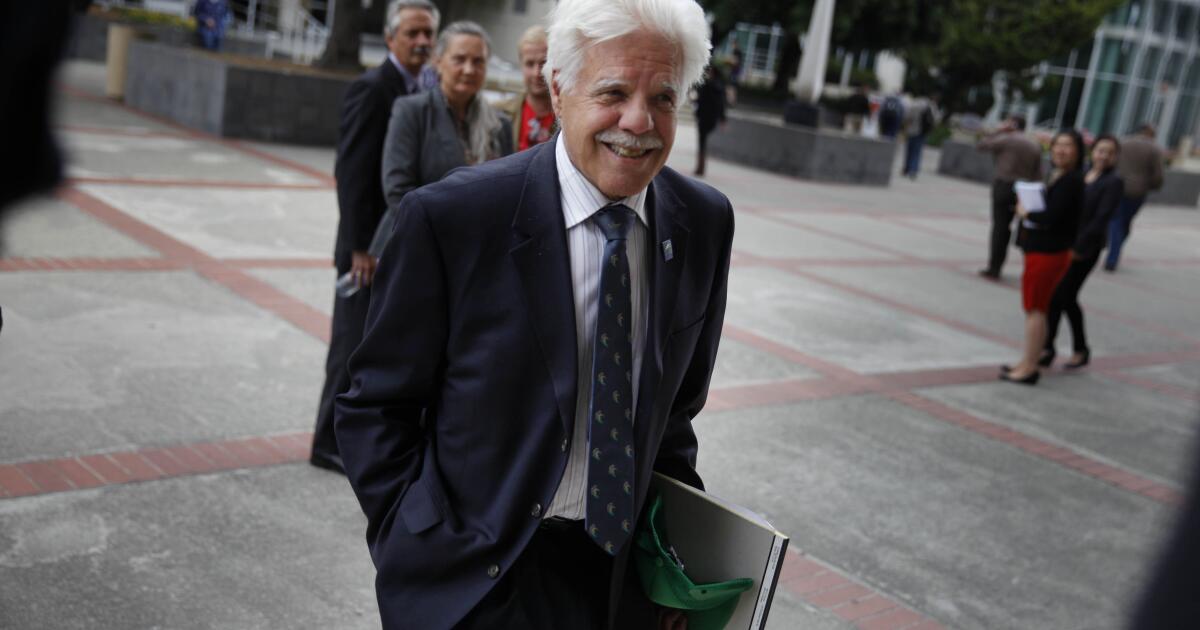 Rob Caughlan, fierce defender of the shoreline and Surfrider chief, dies Rob Caughlan, fierce defender of the shoreline and Surfrider chief, dies