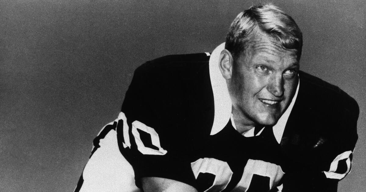 Jim Otto, Hall of Fame Raiders center who never missed a game, dies at 86