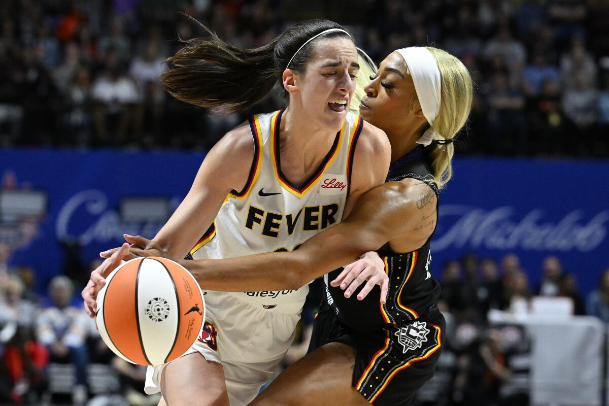 Caitlin Clark's uneven WNBA debut does not change massive impact - The San  Diego Union-Tribune