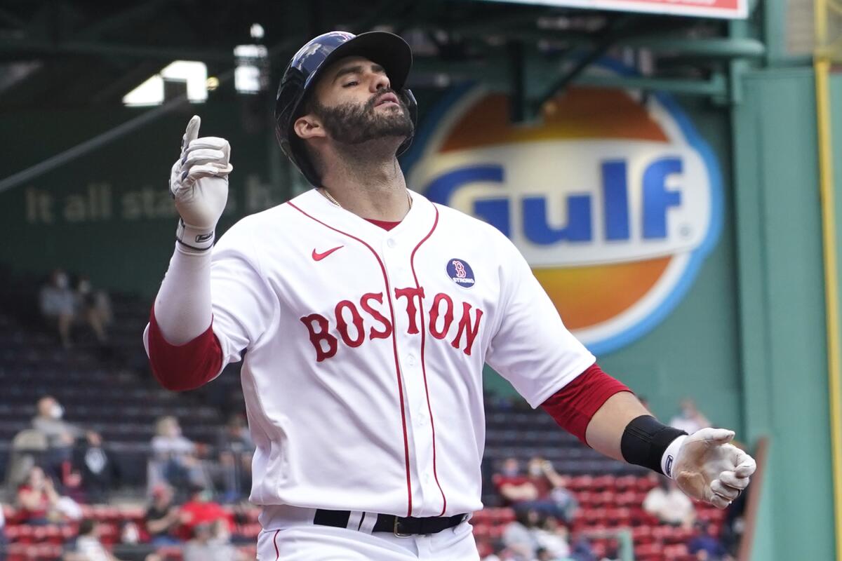 Bobby Dalbec with another double to right field! Red Sox take the