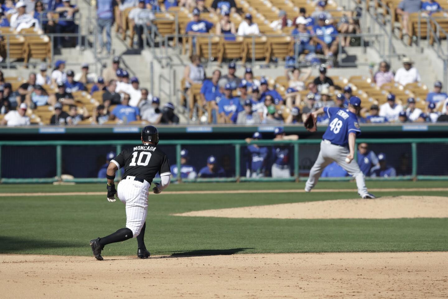 White Sox's Yoan Moncada leads off first as Dodgers relief pitcher Brock Stewart throws during the fourth inning of a spring training baseball game, Friday, March 2, 2018, in Glendale, Ariz.