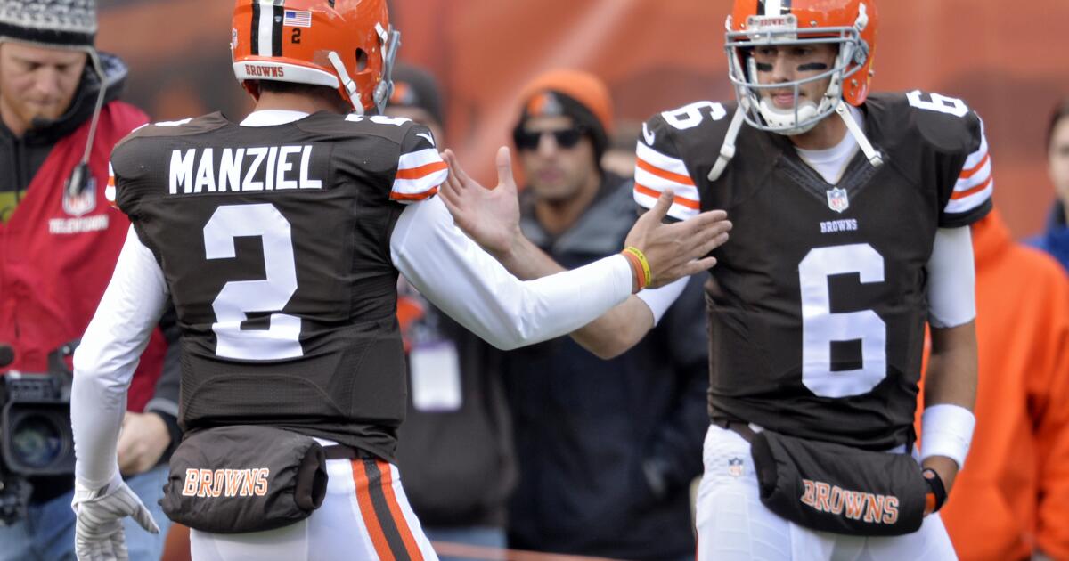 Brian Hoyer keeps Browns starting QB job over Johnny Manziel - Los Angeles  Times