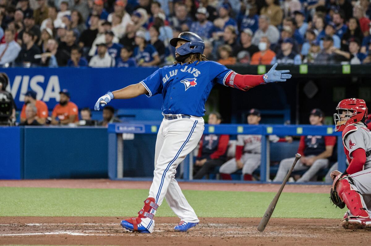 Blue Jays use WILD 9th-inning double play to defeat Red Sox! 