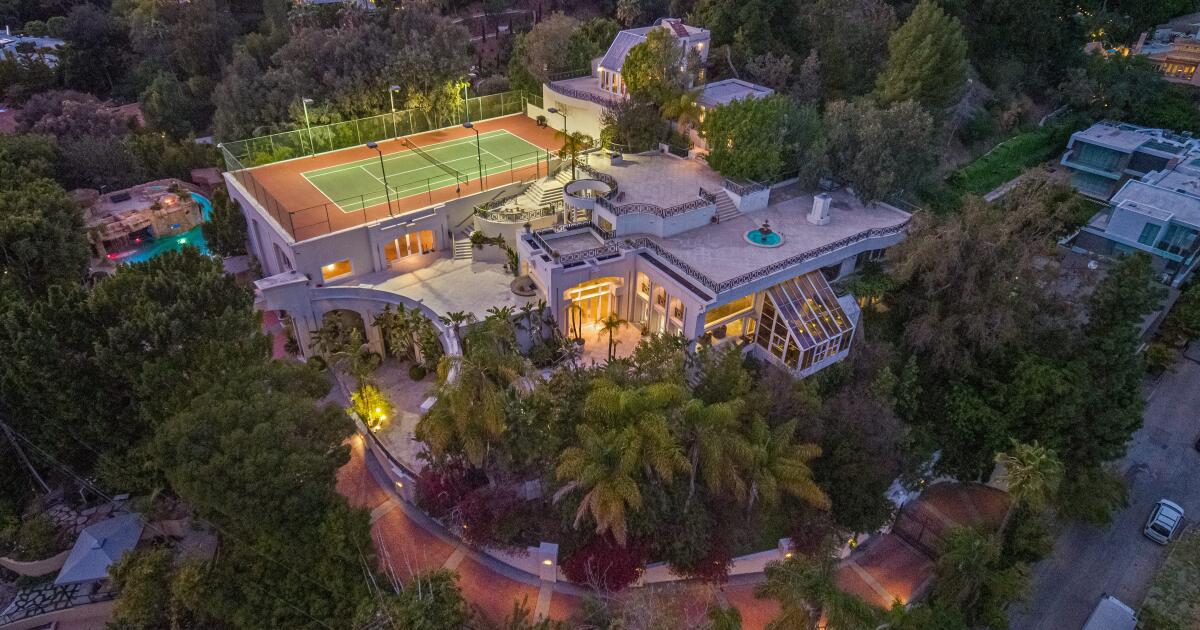 Carlos Boozer sued Prince for turning this home purple. Now it's asking $30 million