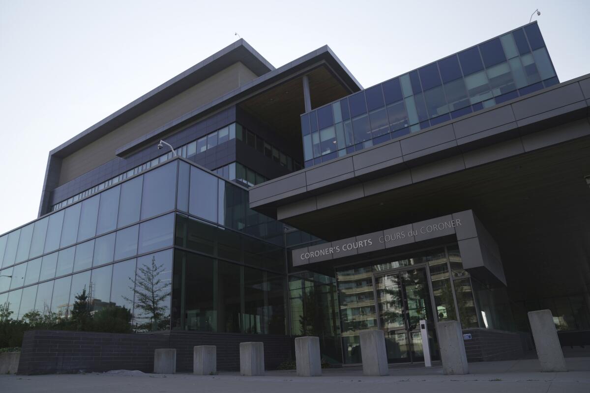 Fachada de la Oficina del Jefe Forense de Ontario,