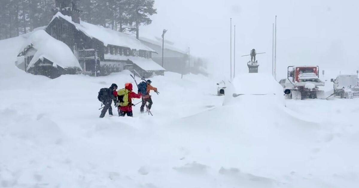 À medida que a busca pelos esquiadores de Tahoe continua, alguns se perguntam por que eles estavam na parte de trás da neve