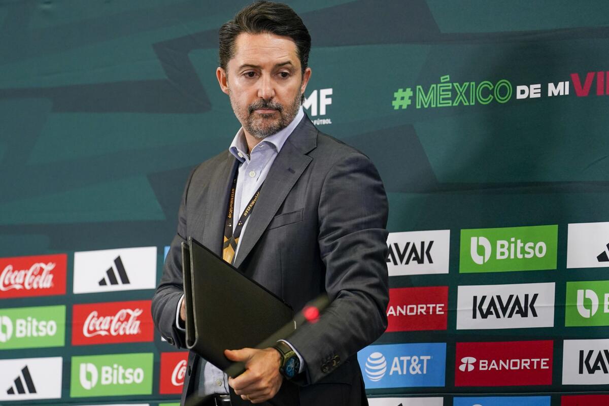 ARCHIVO - Yon de Luisa, presidente de la Federación Mexicana de Fútbol, 