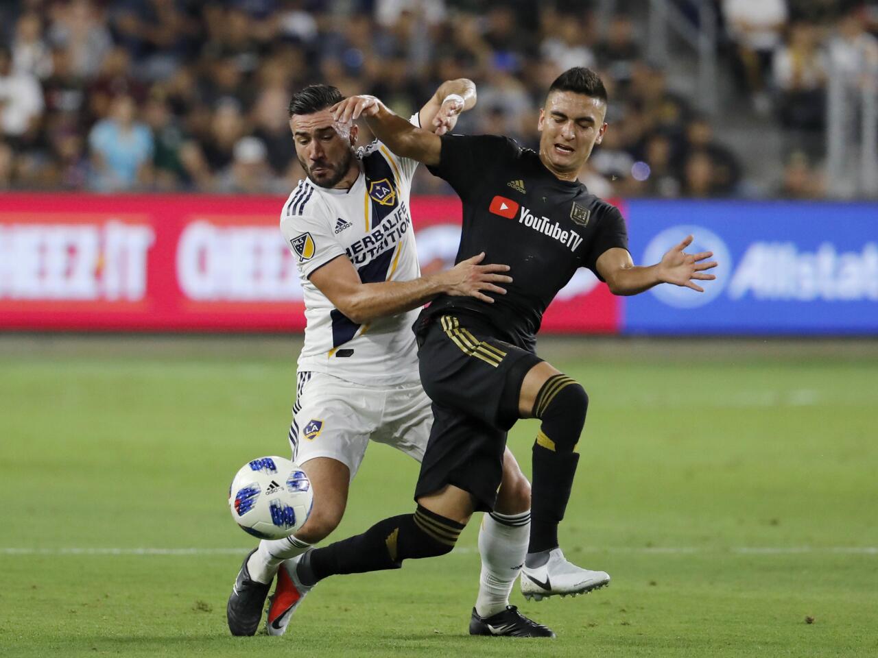 Galaxy rally for 2-2 draw with LAFC