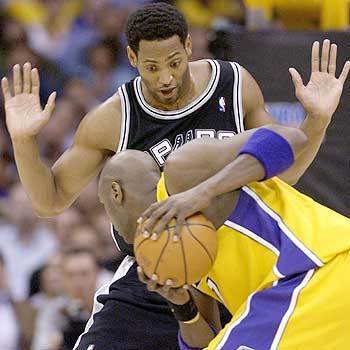 San Antonio Spurs' Robert Horry guards Los Angeles Lakers' Lamar Odom.