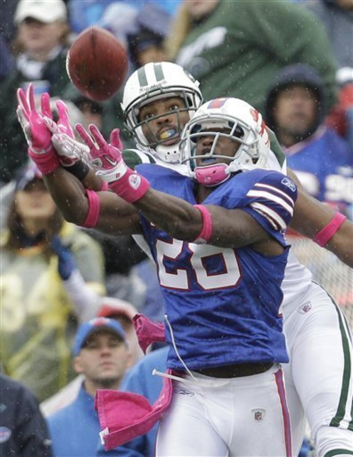 Buffalo Bills Wide Receiver Terrell Owens (81) walks off field after failed  4th down conversion in this NFL football game between the Buffalo Bills and  Jacksonville Jaguars at Municipal Stadium in Jacksonville