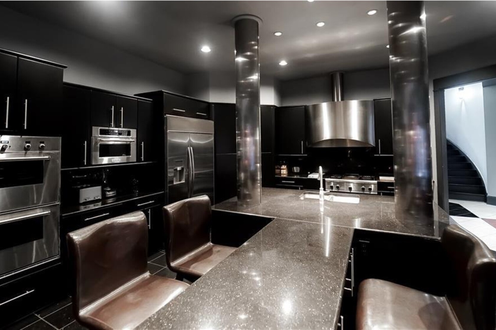 Former Laker Jordan Hill Sells Georgia Mansion With Indoor