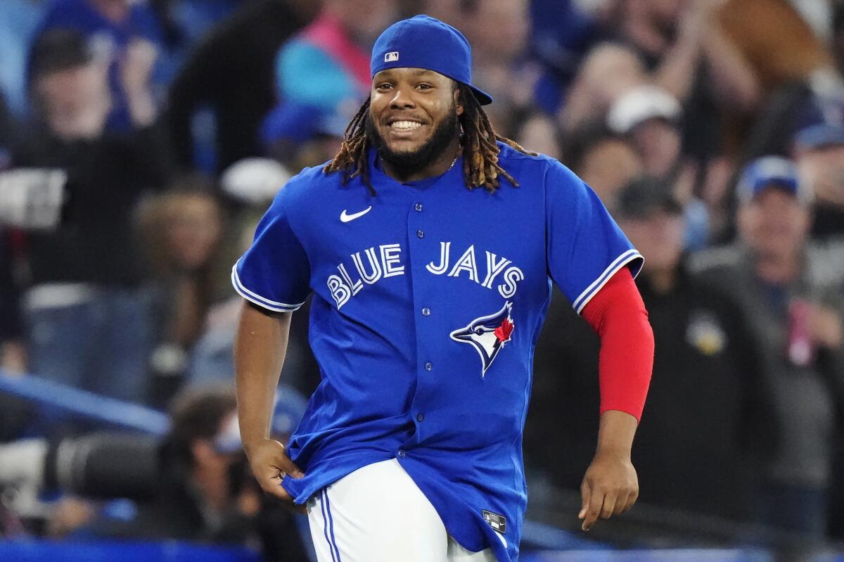 MLB Gold Glove winners 2022: Vladimir Guerrero Jr. wins first gold glove at  first base for defensive season