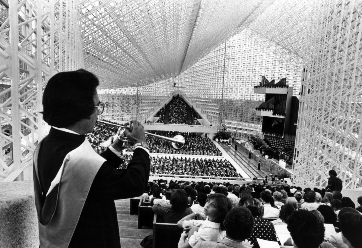 A trumpeter kicks off the ceremonies on opening day of the Crystal Cathedral on Sept. 14, 1980.