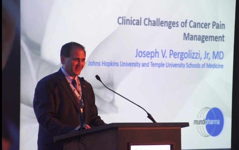 小约瑟夫·佩尔戈利齐在巴西的癌症疼痛研讨会上发表讲话，萌蒂为主办方。