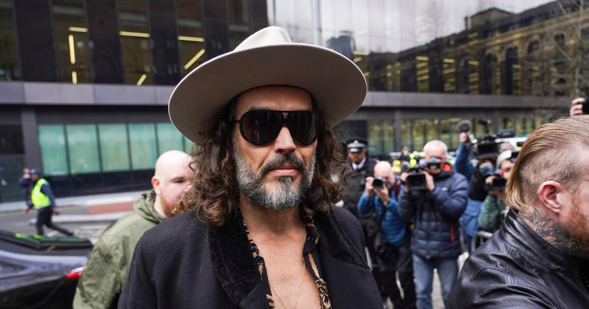 Russell Brand admet avoir eu des relations sexuelles avec une jeune fille de 16 ans dans les années 2000