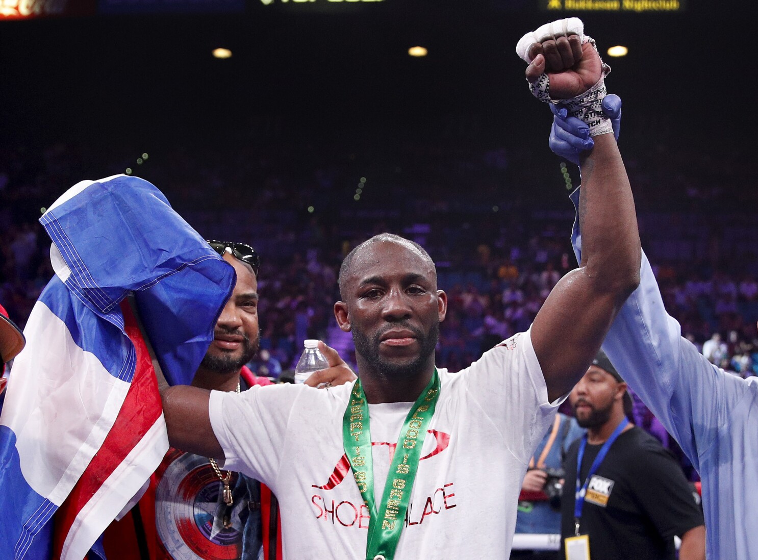 Cubano Ugás, de estar en la coestelar a ser campeón defensor en pelea principal ante Pacquiao - Los Angeles Times