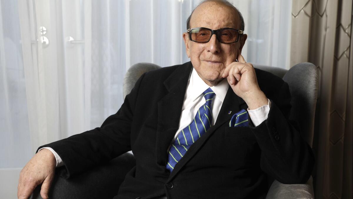 Veteran music executive Clive Davis will once again lead a pre-Grammy Awards bash at the Beverly Hilton Hotel.