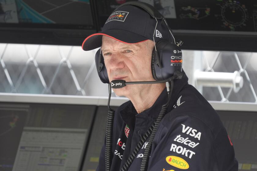 Adrian Newey, el ingeniero en jefe del equipo Red Bull, durante las prácticas del Gran Premio de Miami, el viernes 3 de mayo de 2024, en Miami Gardens, Florida. (AP Foto/Wilfredo Lee)