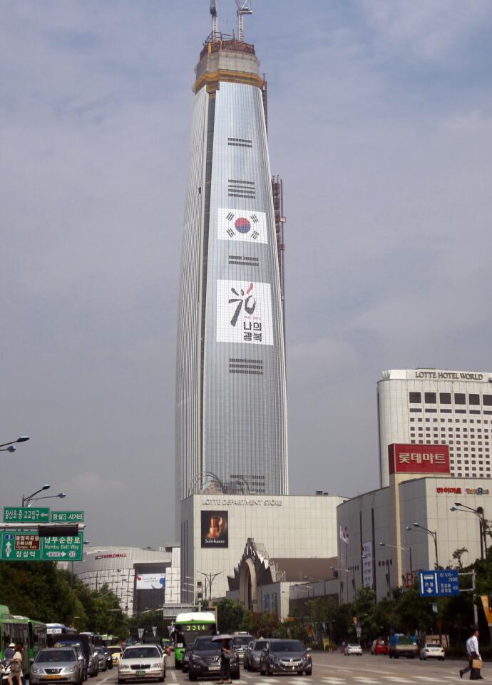 5. Lotte World Tower, Seoul (1,823 feet)