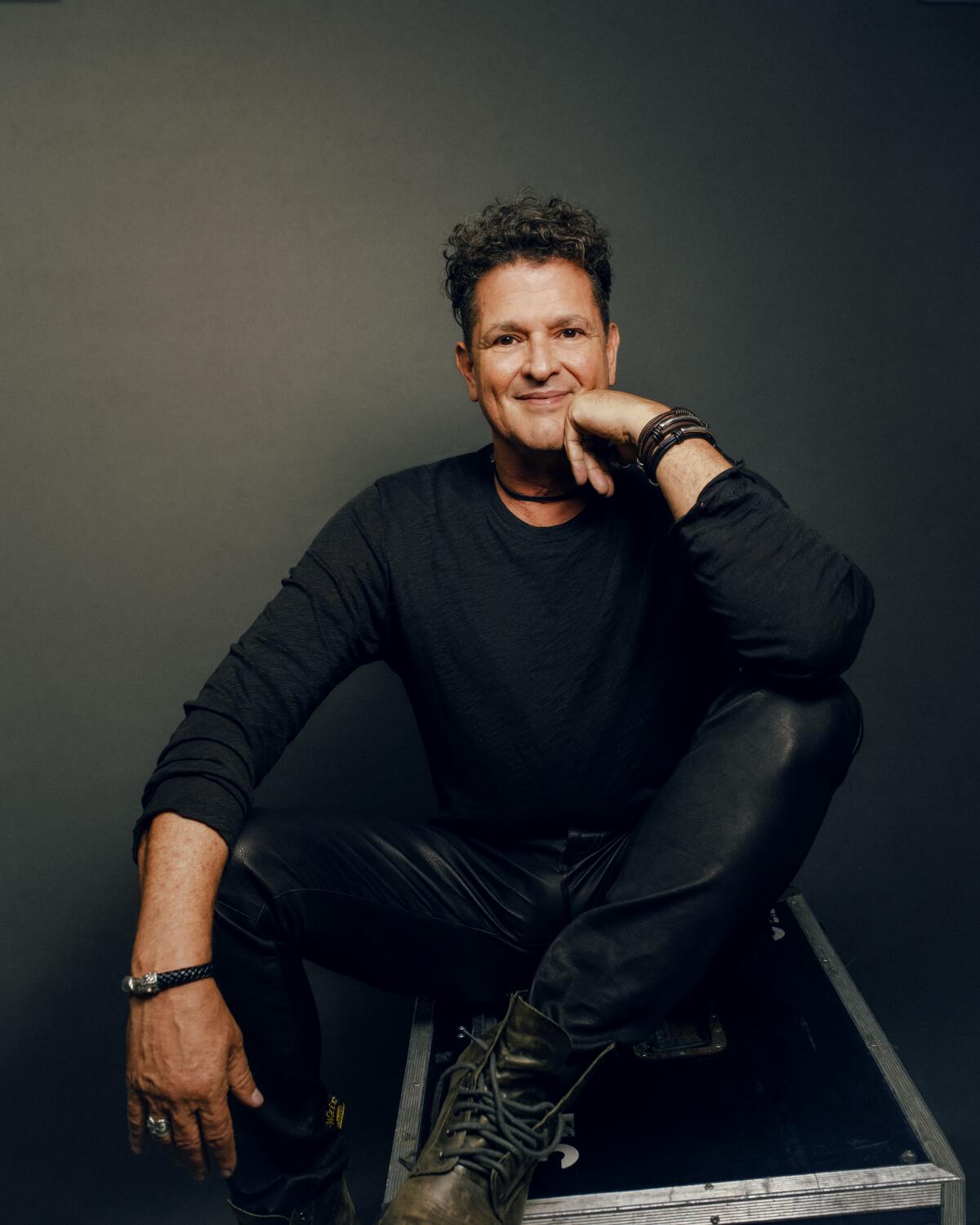 Carlos Vives se convierte en el tercer artista colombiano en recibir la distinción de la Academia Latina 