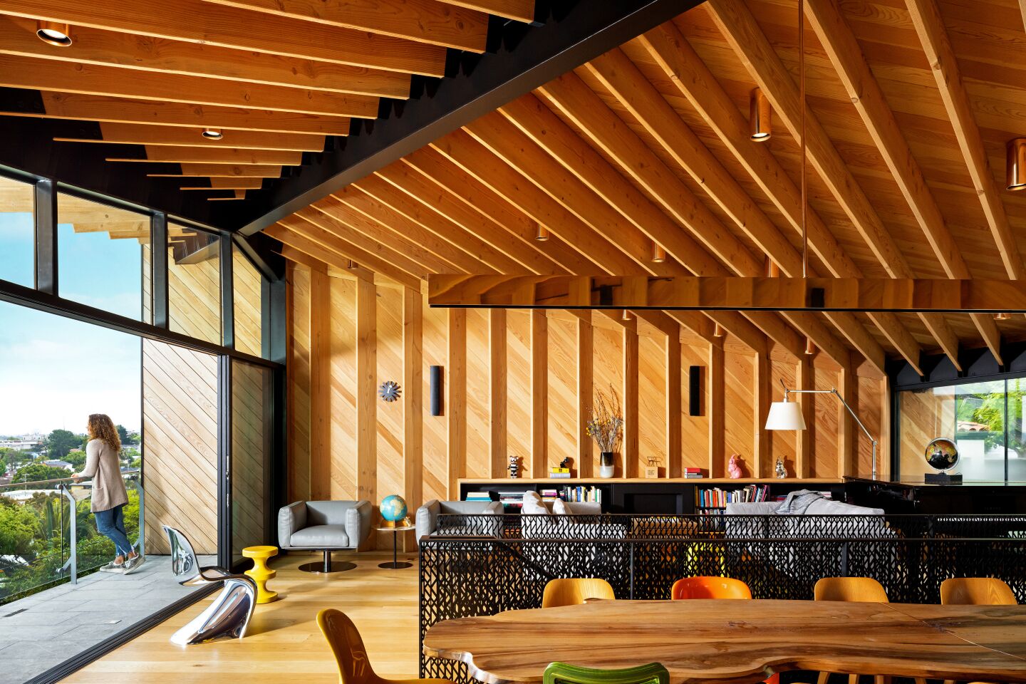 Take a look at Googleplex designer Clive Wilkinson's surreal home - Los ...