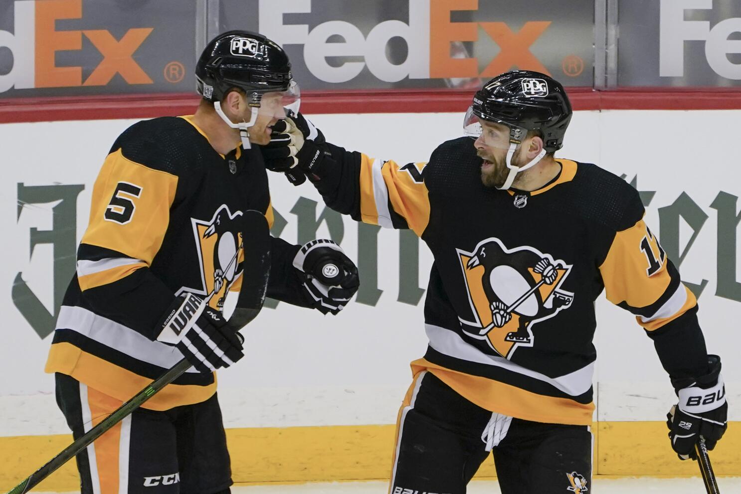 Penguins sign Bryan Rust to a long-term deal