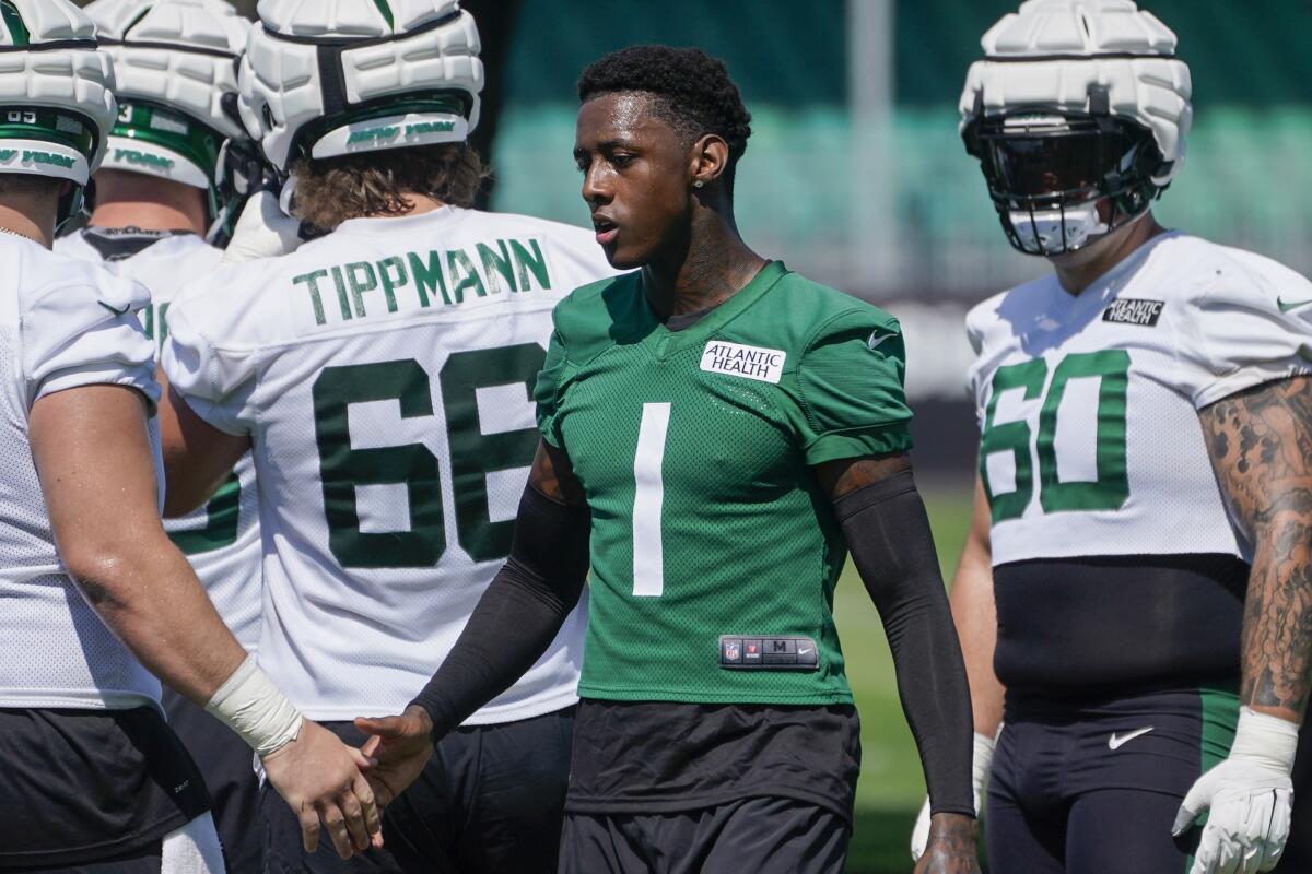 Jets' Sauce Gardner fulfills a promise to his mother and walks the stage as  a college graduate