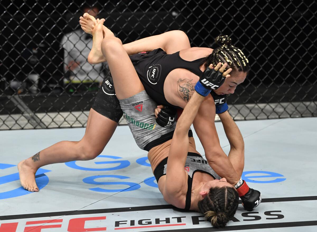 Carla Esparza pummels Brazilian fighter Mariana Rodriguez in 2020.