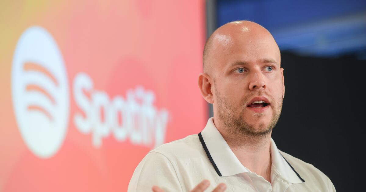 Column: Spotify CEO 's Joe Rogan apology memo evades truth - Los ...