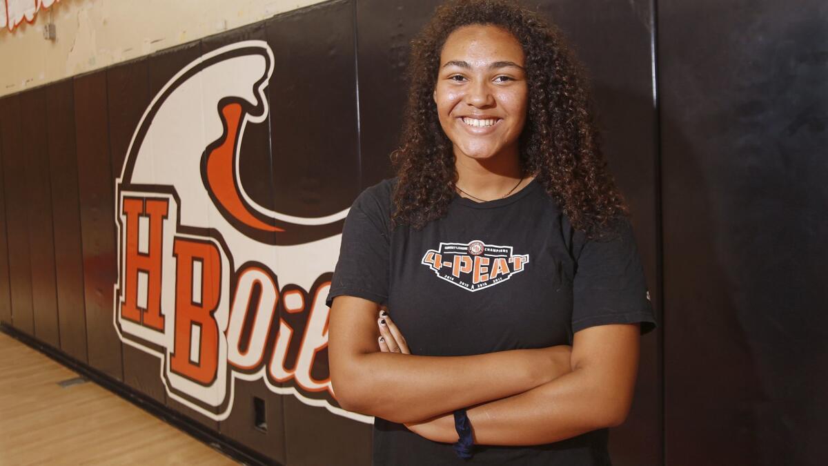 Huntington Beach sophomore middle blocker Olivia Carlton helped the Oilers to 11th place in the Division 1 section of the Dave Mohs Memorial Tournament.
