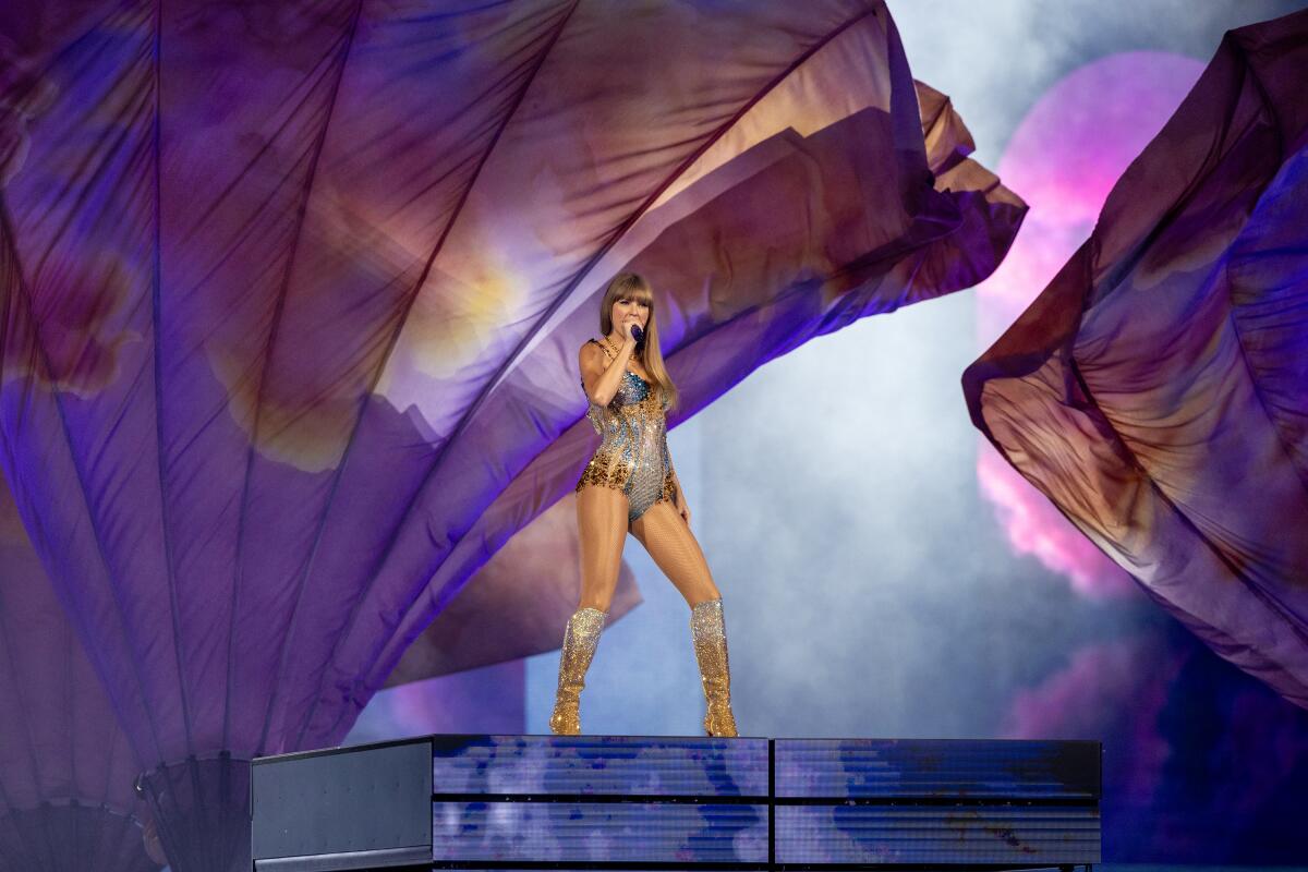 Taylor Swift ERA Tour 2025 Performance