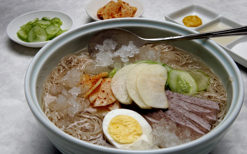 Cold noodles in beef broth (Mul naeng myun)