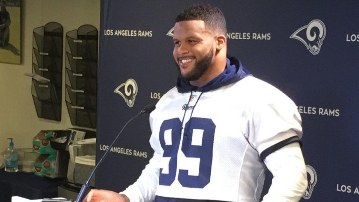 Rams' Aaron Donald not happy after practice with Raiders - Los Angeles Times