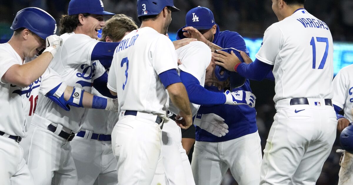 Dodgers bullpen holds it together as Freddie Freeman walks it off in the 11th over White Sox