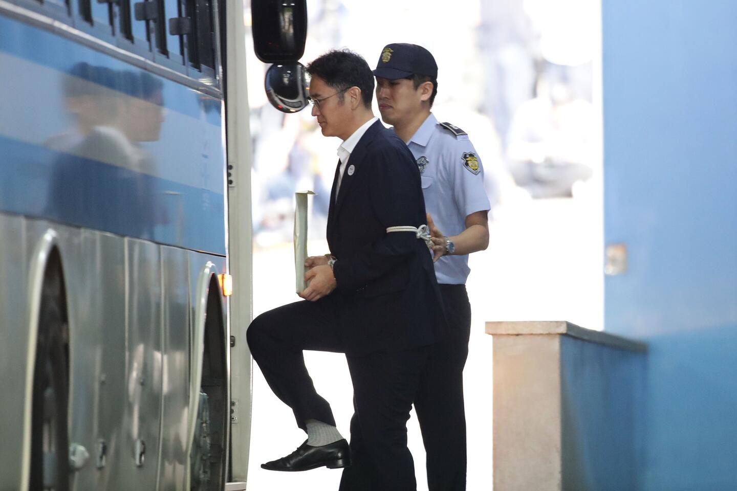 Samsung Group heir Lee Jae-yong leaves Seoul Central District Court after being sentenced.