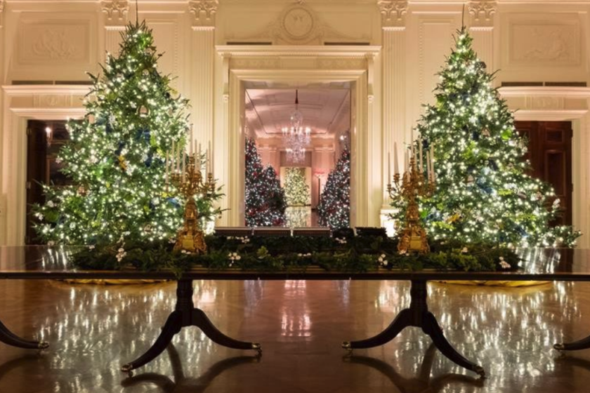 En la imagen aparece el tren White House Express decorando la mesa central del Salón Este de la mansión presidencial. Foto/ EFE