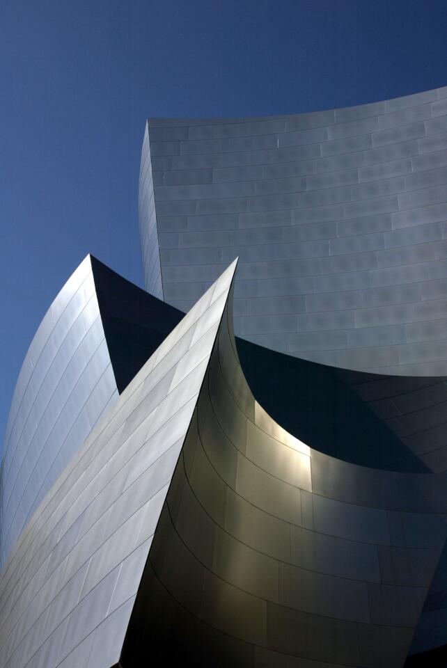 Al Seib x77020 ¿¿ ¿ 071957.CA.1013.disney.ALS View from Disney Hall for point of view story a photo from the children's outdoor ampitheatre looking south on grand. Wide shot including MOCA and YMCA persepctives.