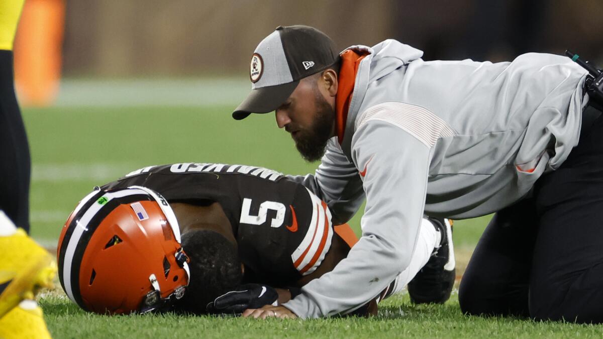 Browns LB Walker Jr. out for season with quadriceps tear - The San Diego  Union-Tribune