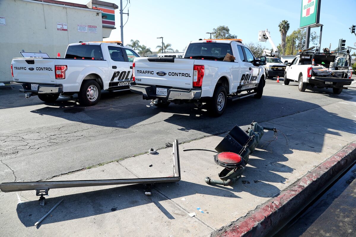 A broken traffic light by 7-Eleven along Victoria Street in Costa Mesa, where a fatal DUI collision took place Tuesday.
