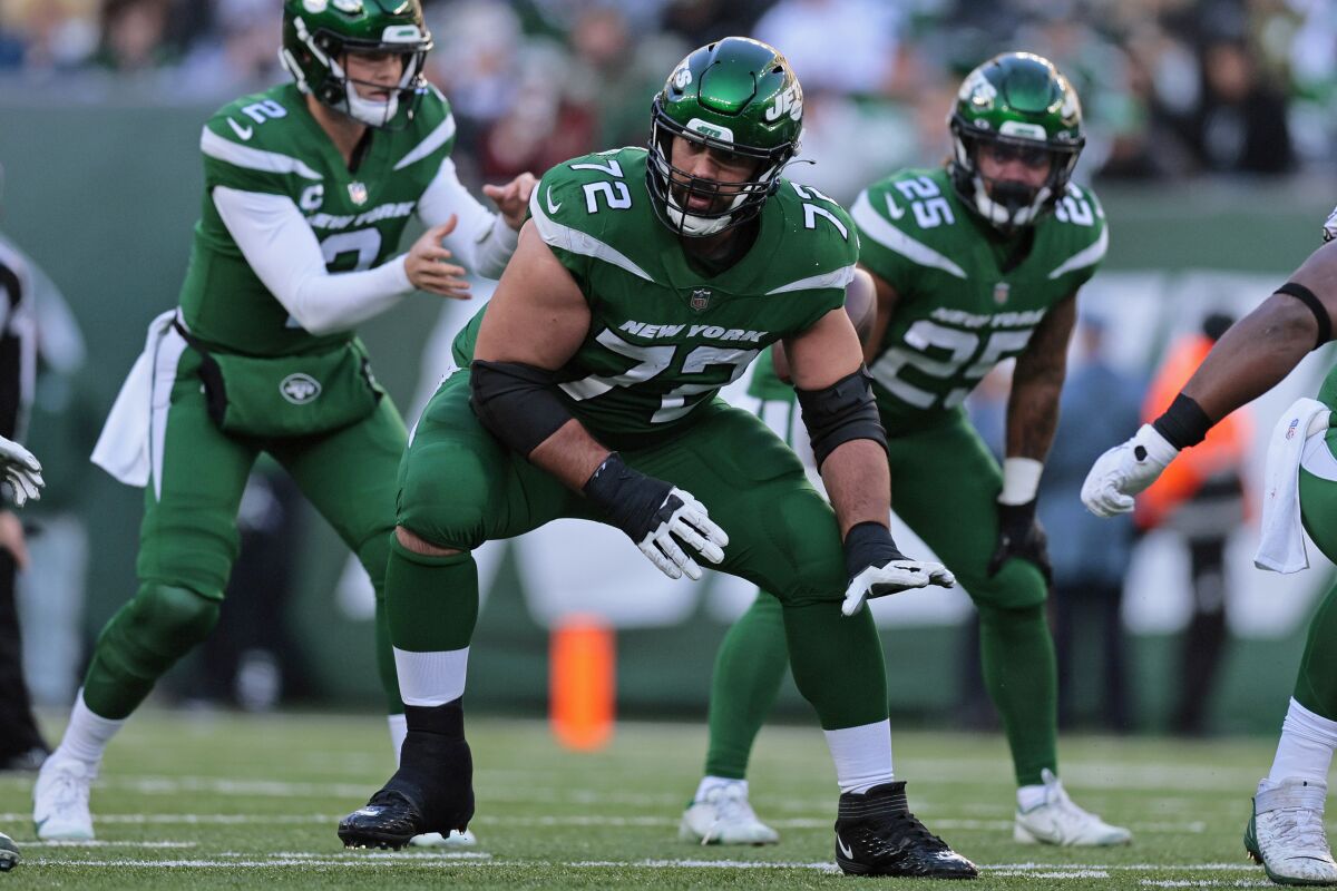 FILE - New York Jets guard Laurent Duvernay-Tardif (72) blocks during the team's NFL football game against the New Orleans Saints, Dec. 12, 2021, in East Rutherford, N.J. Duvernay-Tardif is putting his NFL career on hold — again. The 31-year-old Canadian offensive lineman told The Canadian Press on Wednesday, June 8, that he will begin a residency program at a Montreal-area hospital next month. (AP Photo/Adam Hunger, File)