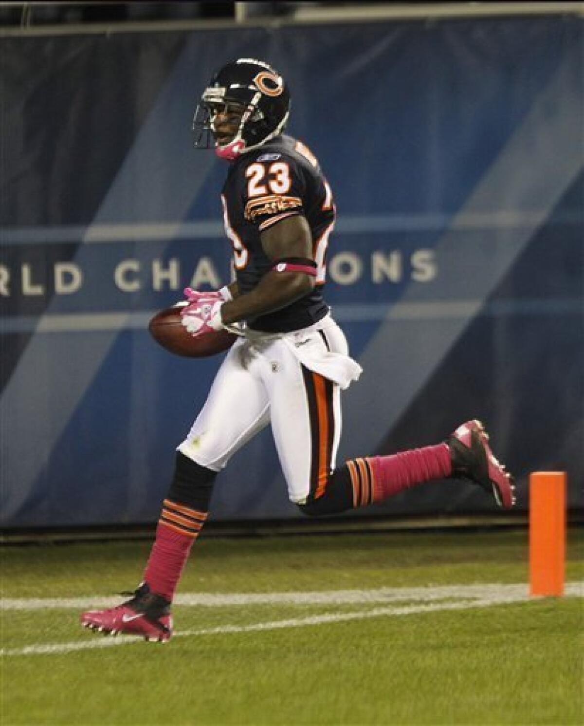 Chicago Bears wide receiver Devin Hester (23) carries the ball against the  Cleveland Browns in the