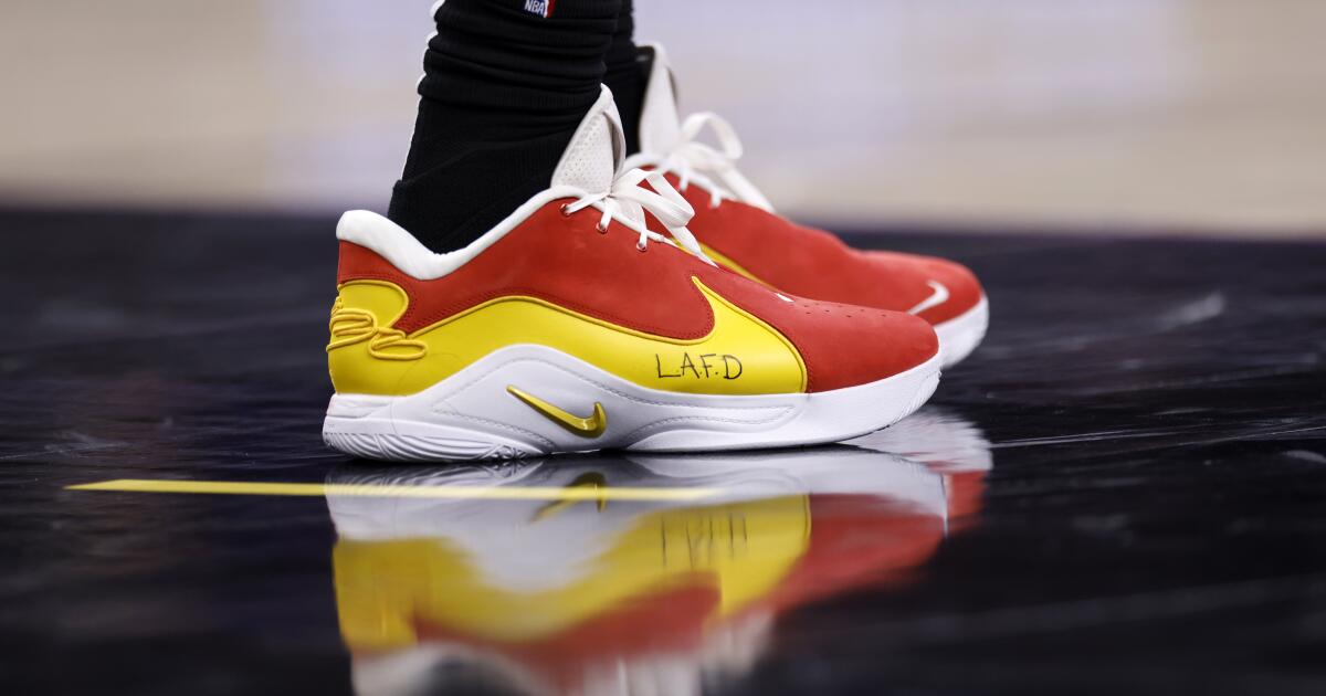 NBA, orman yangınları nedeniyle Lakers ve Clippers maçlarını erteledi