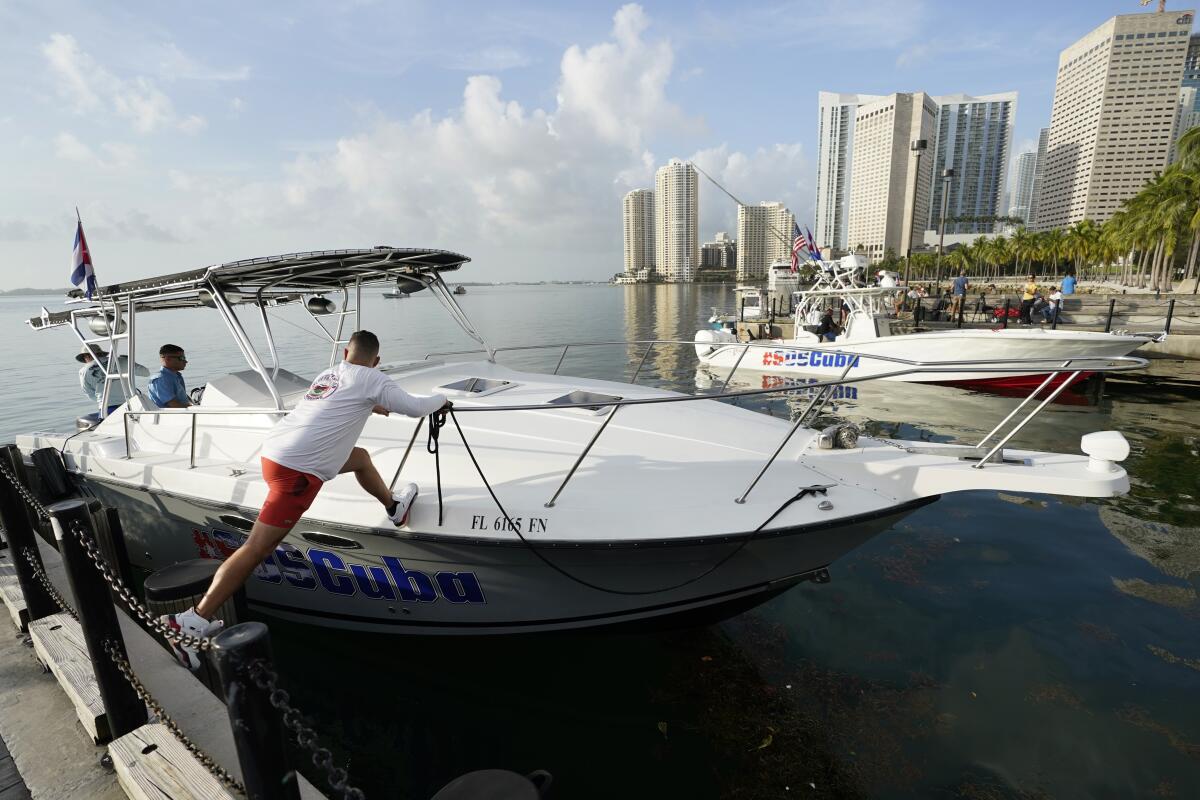 Flotilla sale de Miami en apoyo a cubanos