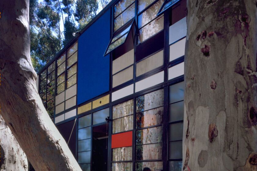 Boster, Mark ññ ñ 099181.HM.0630.ArchHist.MBññThe front side of the Eames House Case Study @@#8 designed by archictects Charles and Ray Eames in Pacific Palisades. June 30, 2005.ONEñTIME USE ONLY. NO RESALE.