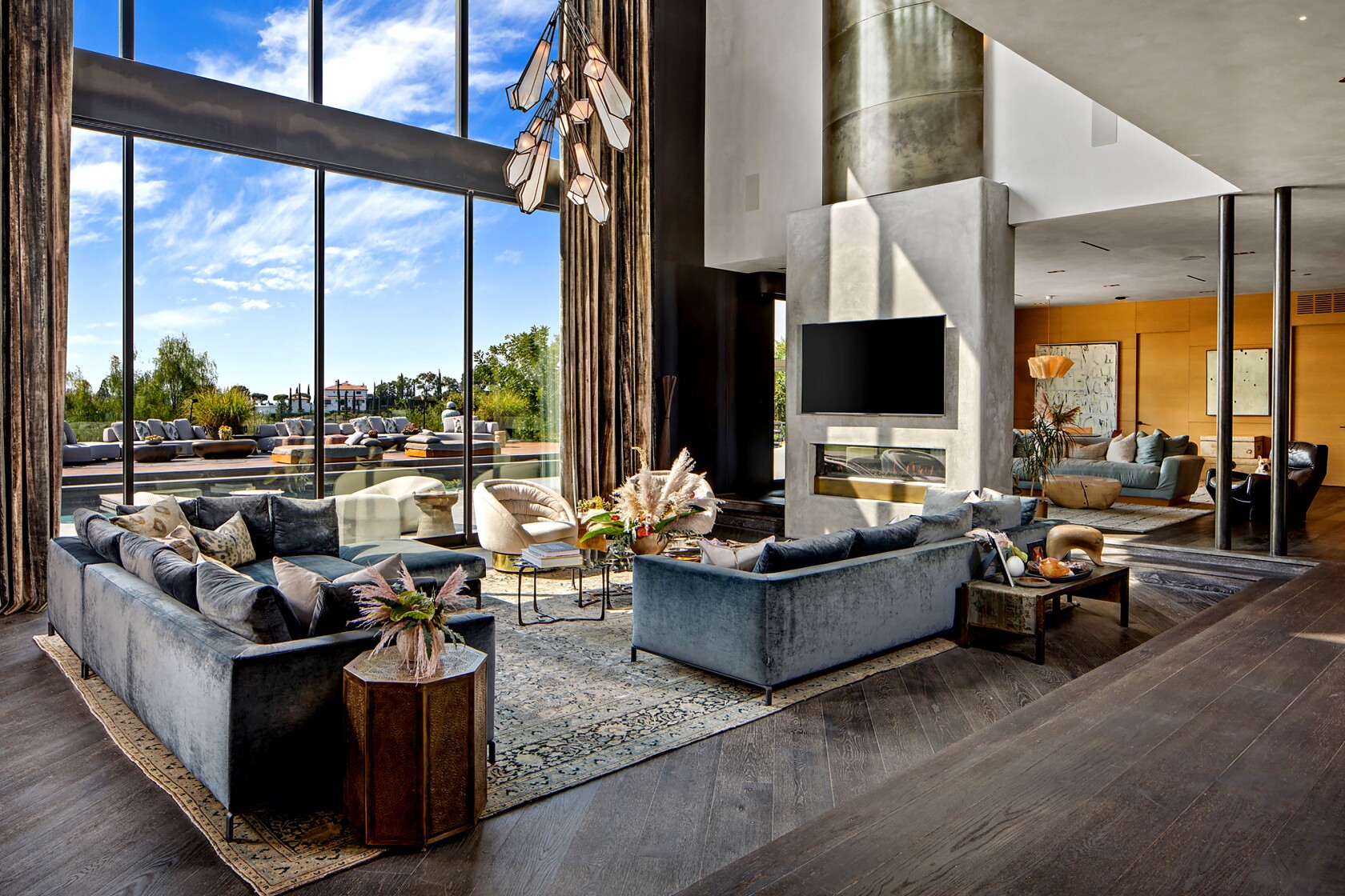 Hot Property John Legend And Chrissy Teigen Eye A Big Move In L A Los Angeles Times